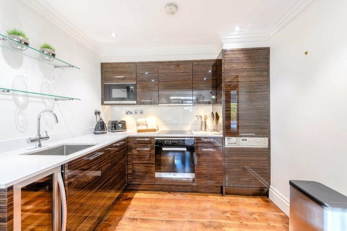 Flat Kensington Gardens Square in City of Westminster