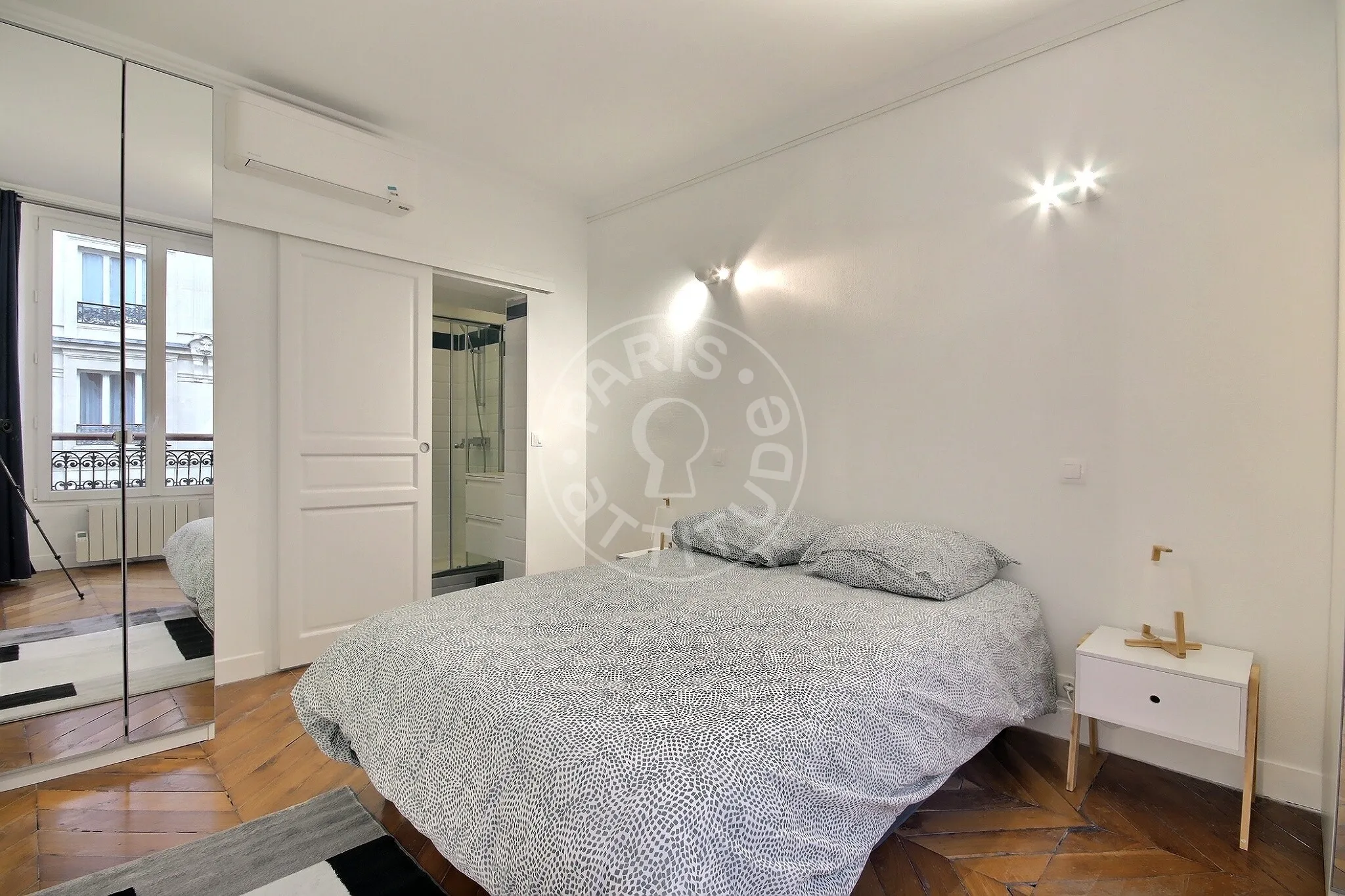 Flat Rue Saint-Placide in Paris