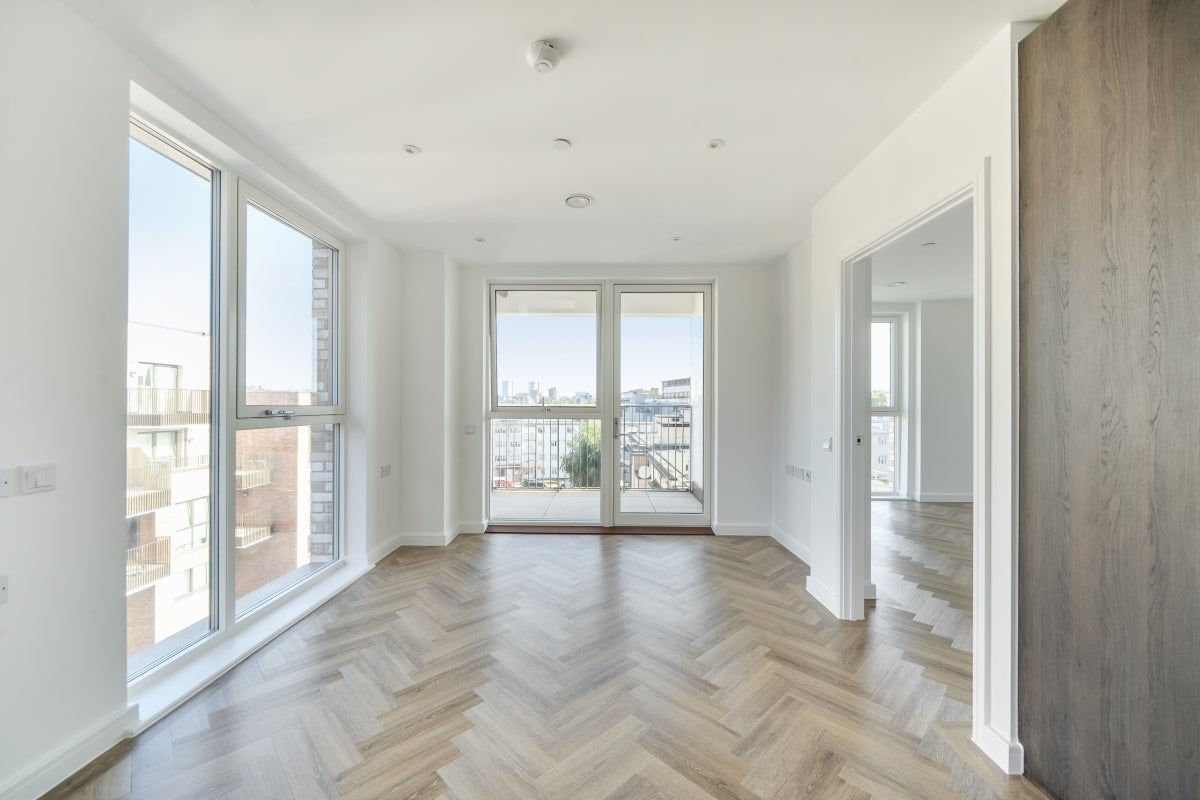 Flat Denmark Road in Greater London