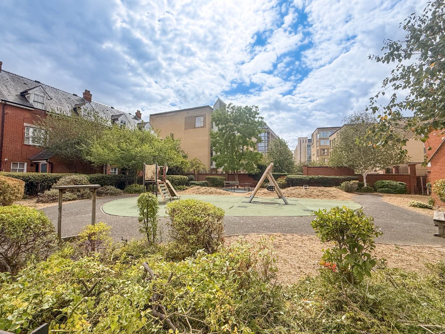Flat Ravensworth Gardens in Cambridge