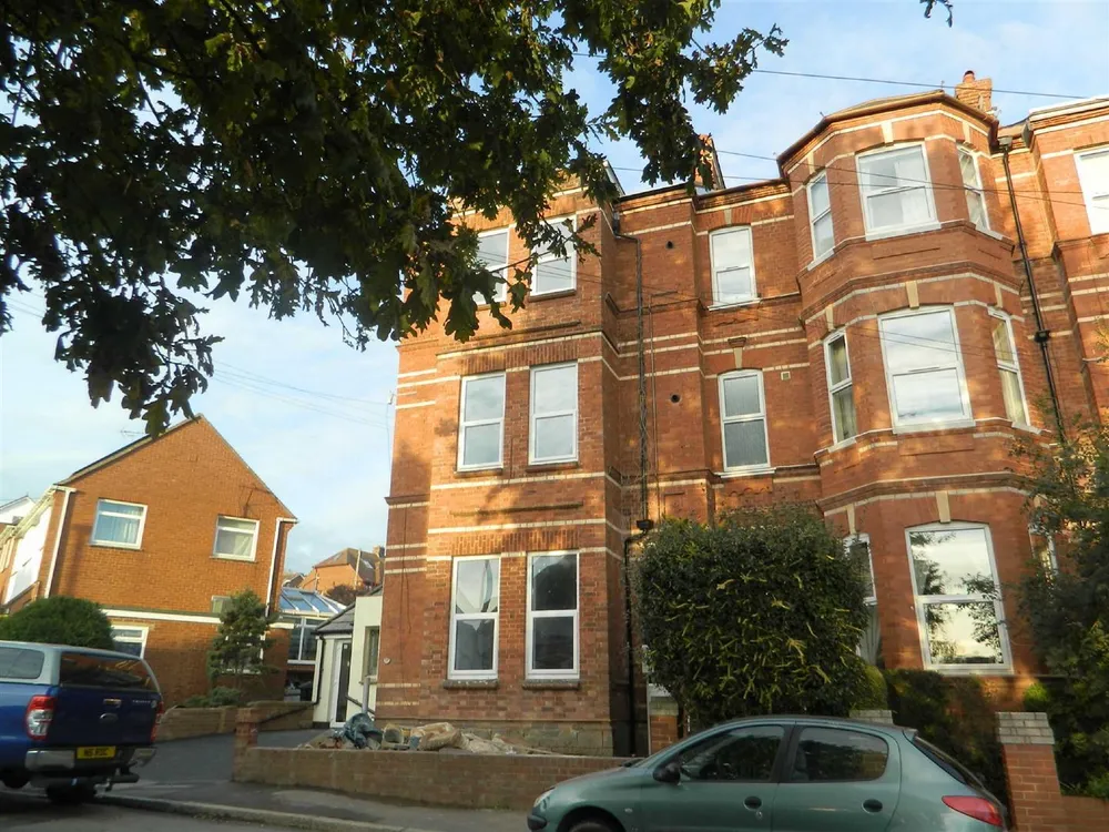 Flat Sylvan Road in Exeter