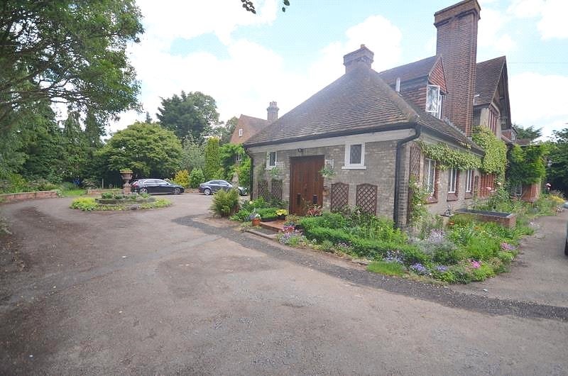 House Sylvan Avenue in Greater London