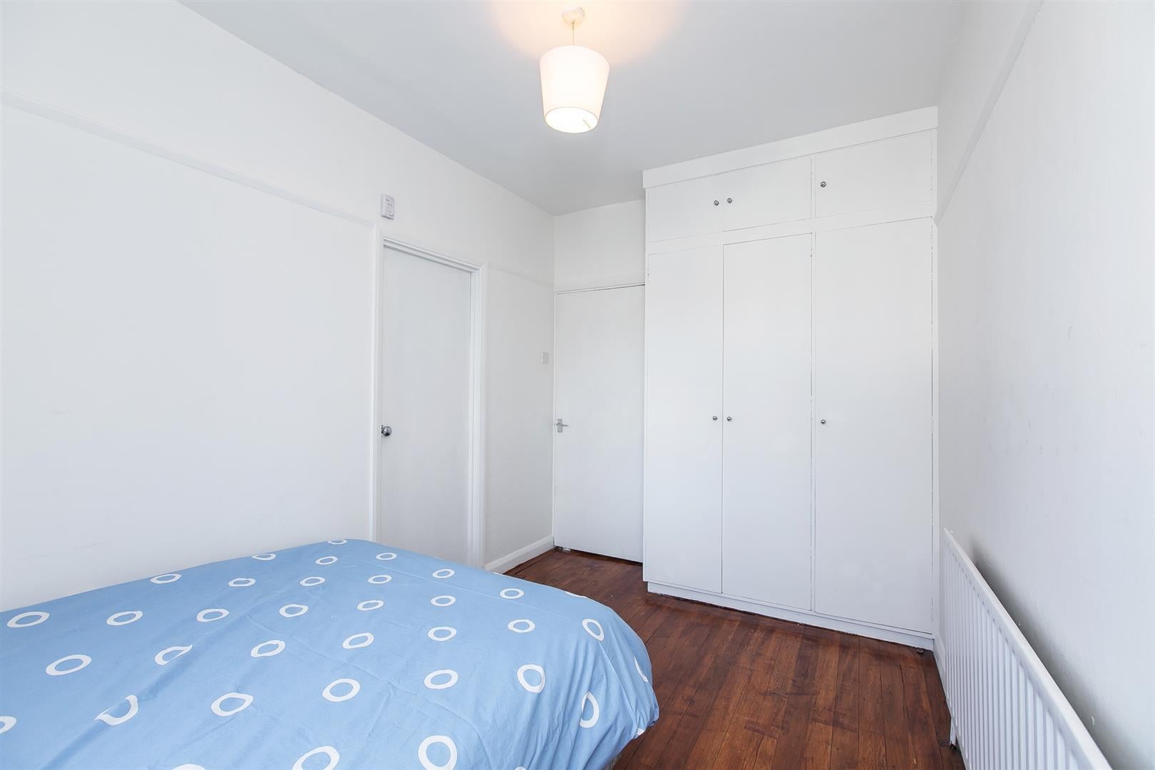 Flat Brewster Gardens in Greater London