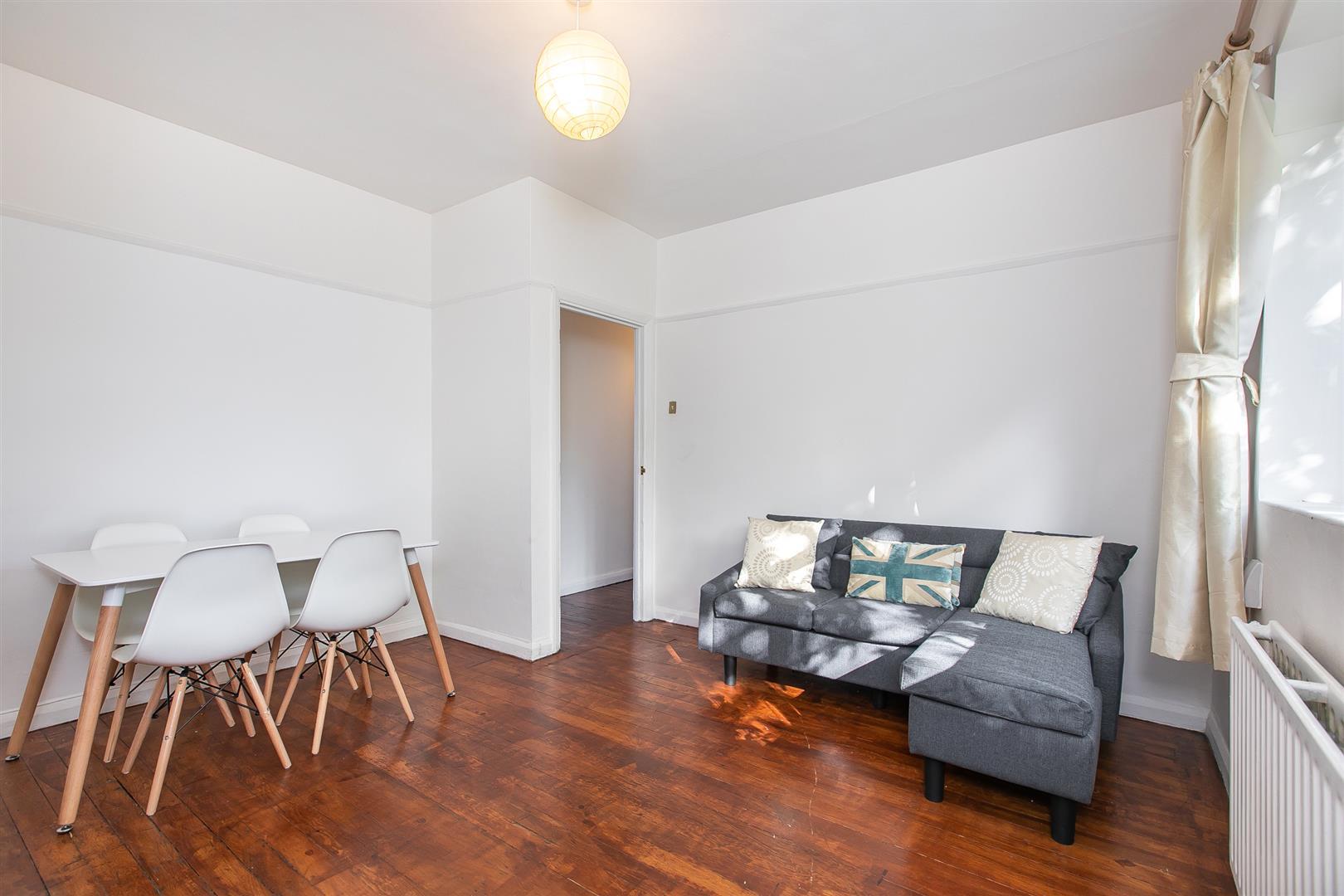 Flat Brewster Gardens in Greater London