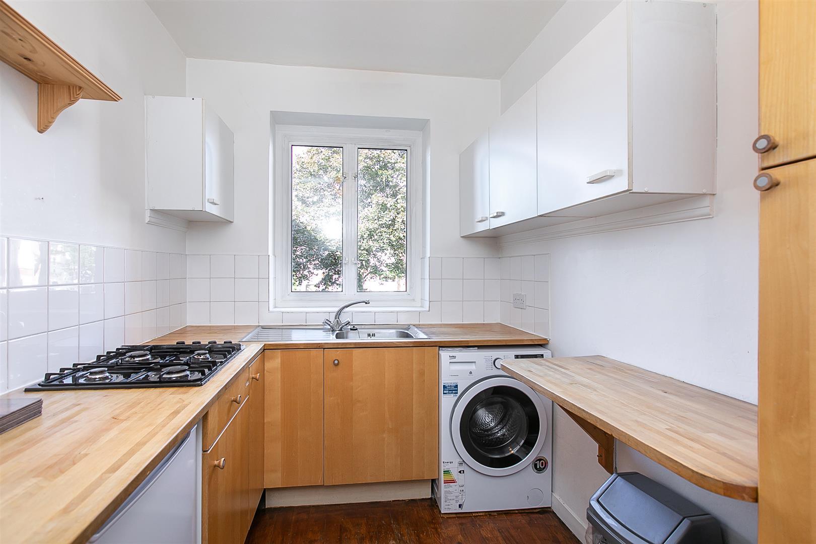 Flat Brewster Gardens in Greater London