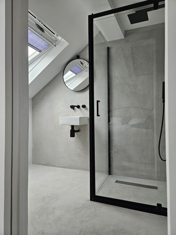 Room Rowallan Road in Greater London