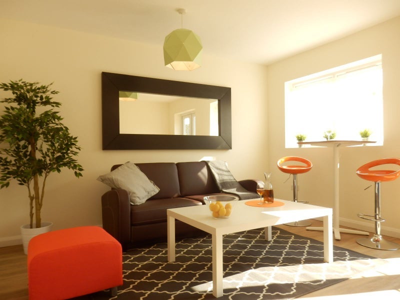 Flat Waddon New Road in Greater London