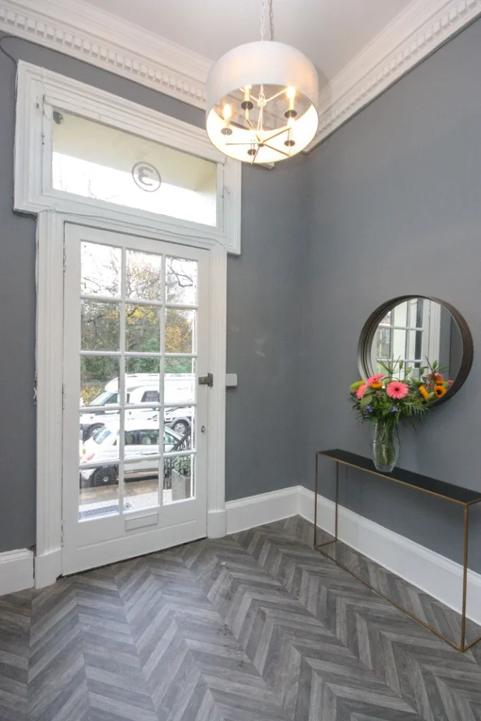 Flat Kew Terrace in Glasgow