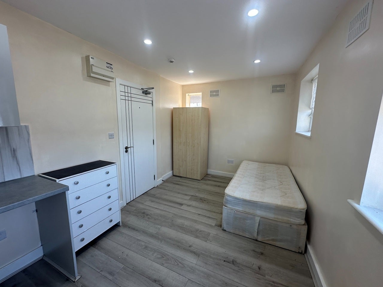 Room Arkindale Road in Greater London