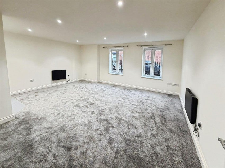 Flat Dryland Street in Kettering