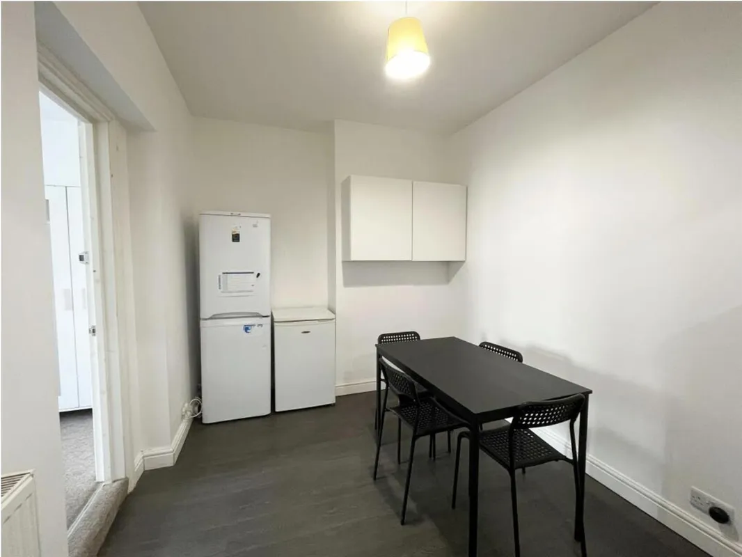 Room Gloucester Road in Bristol