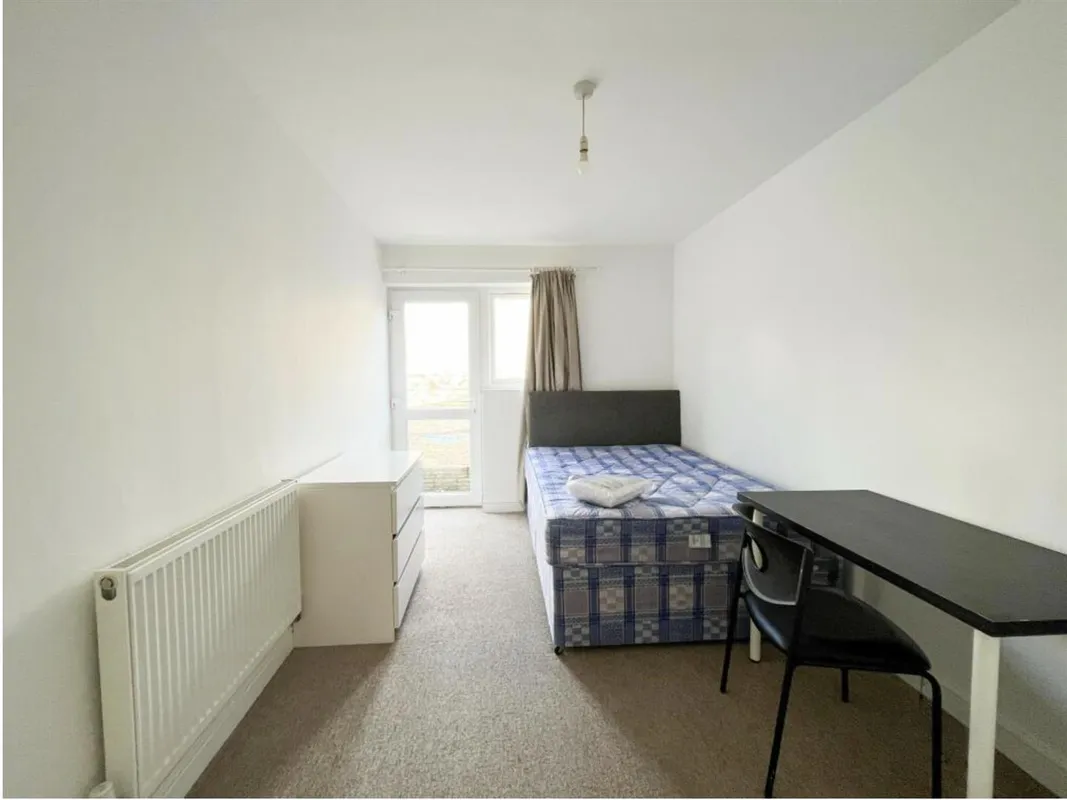 Room Gloucester Road in Bristol