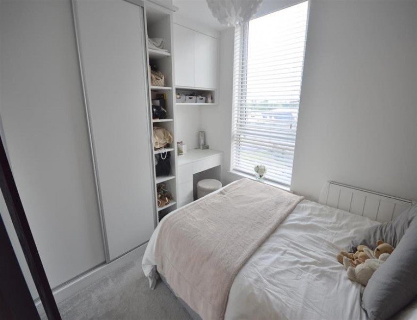 Flat Crossford Court in Trafford