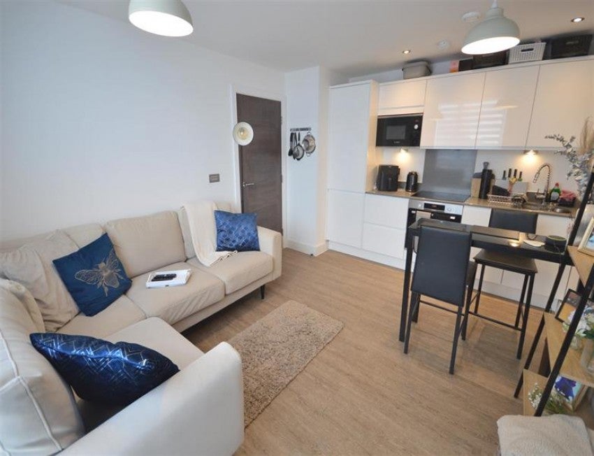 Flat Crossford Court in Trafford