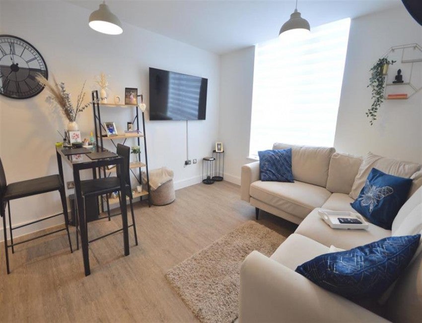Flat Crossford Court in Trafford