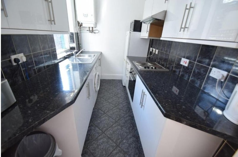 Room Cauldon Road in Stoke-on-Trent