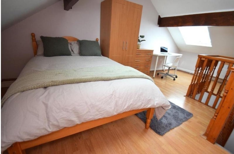 Room Cauldon Road in Stoke-on-Trent