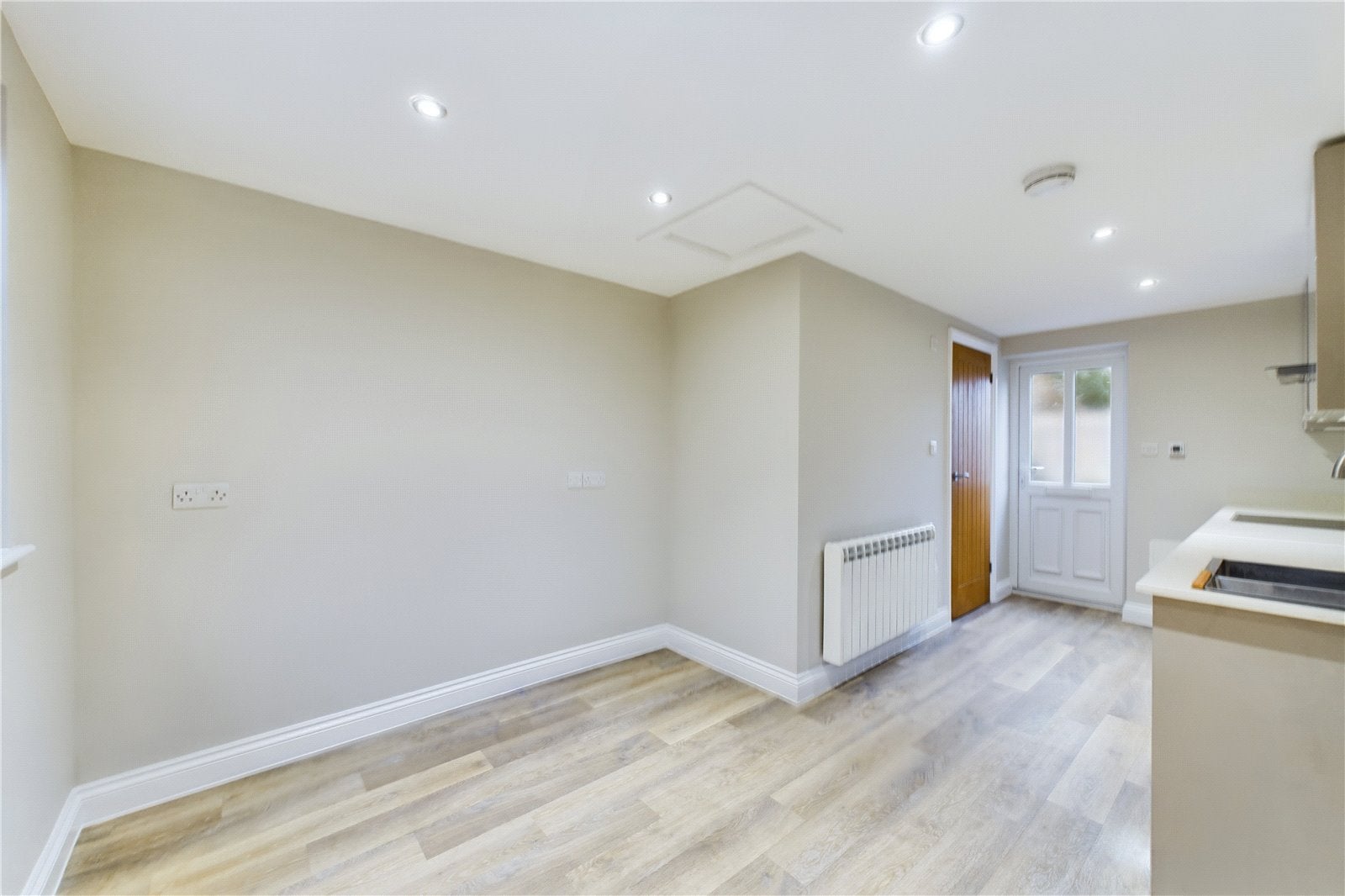 Flat Crown Lane in Theale