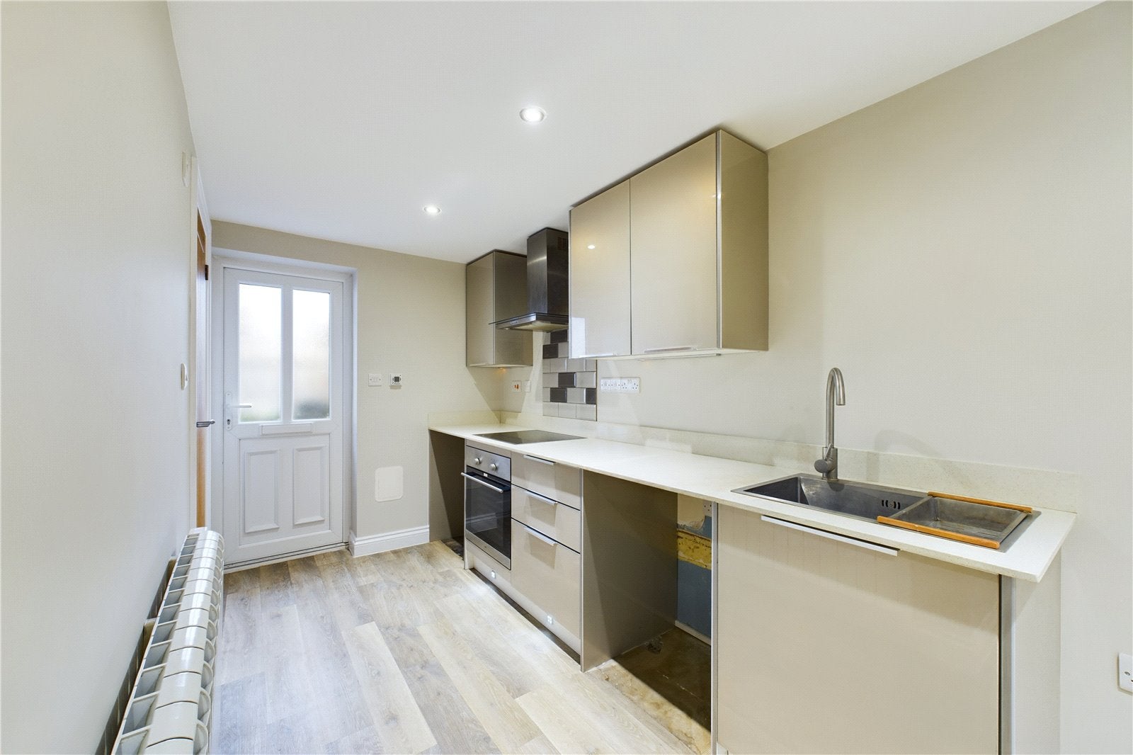 Flat Crown Lane in Theale