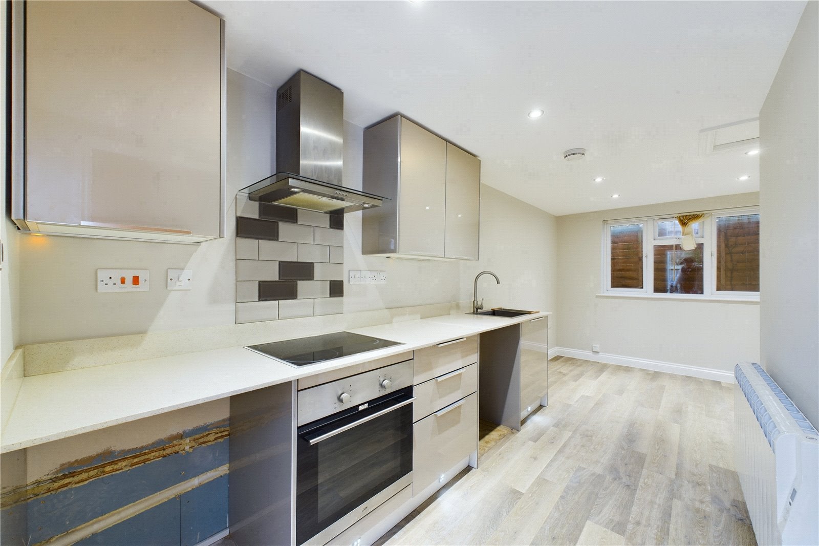Flat Crown Lane in Theale