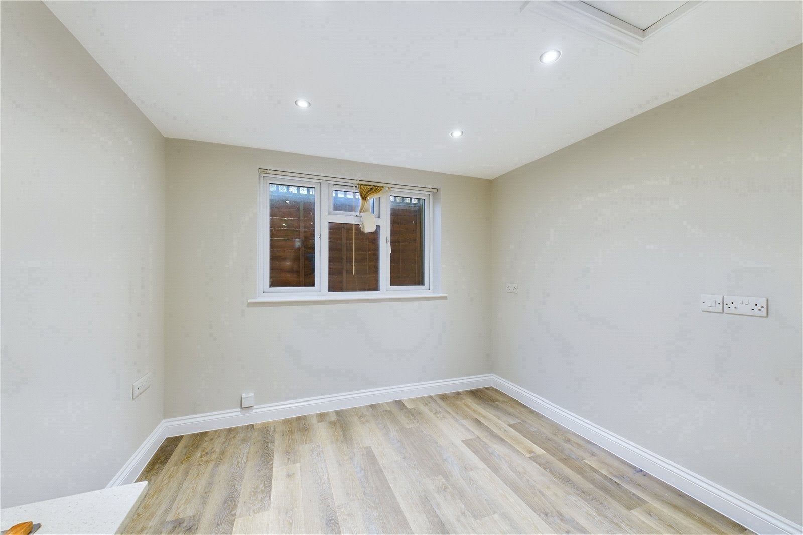 Flat Crown Lane in Theale