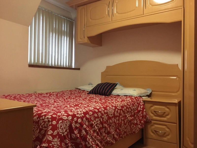 Room Hemlock Road in Greater London