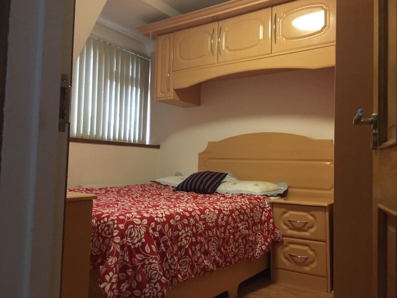 Room Hemlock Road in Greater London