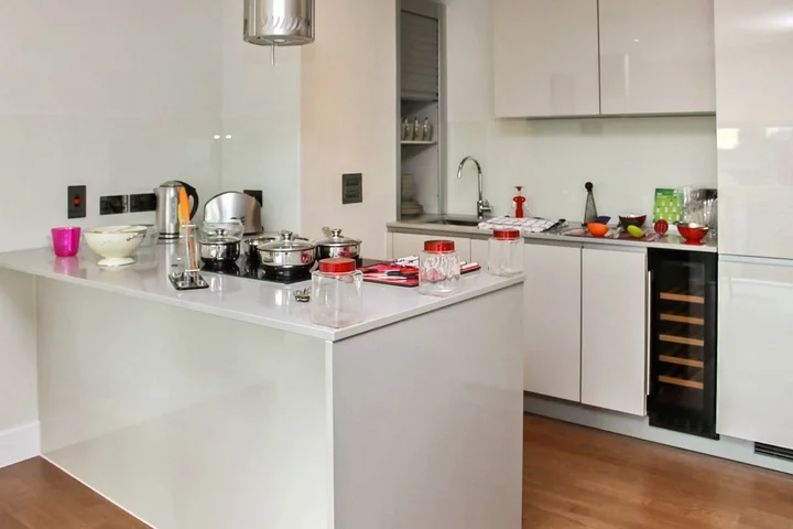Flat Middlesex Street in Greater London
