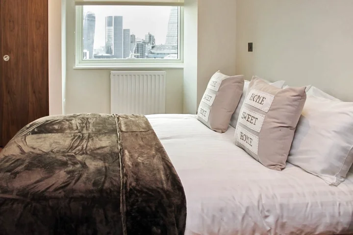 Flat Middlesex Street in Greater London
