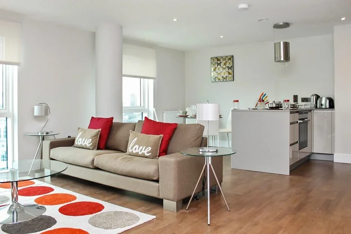 Flat Middlesex Street in Greater London