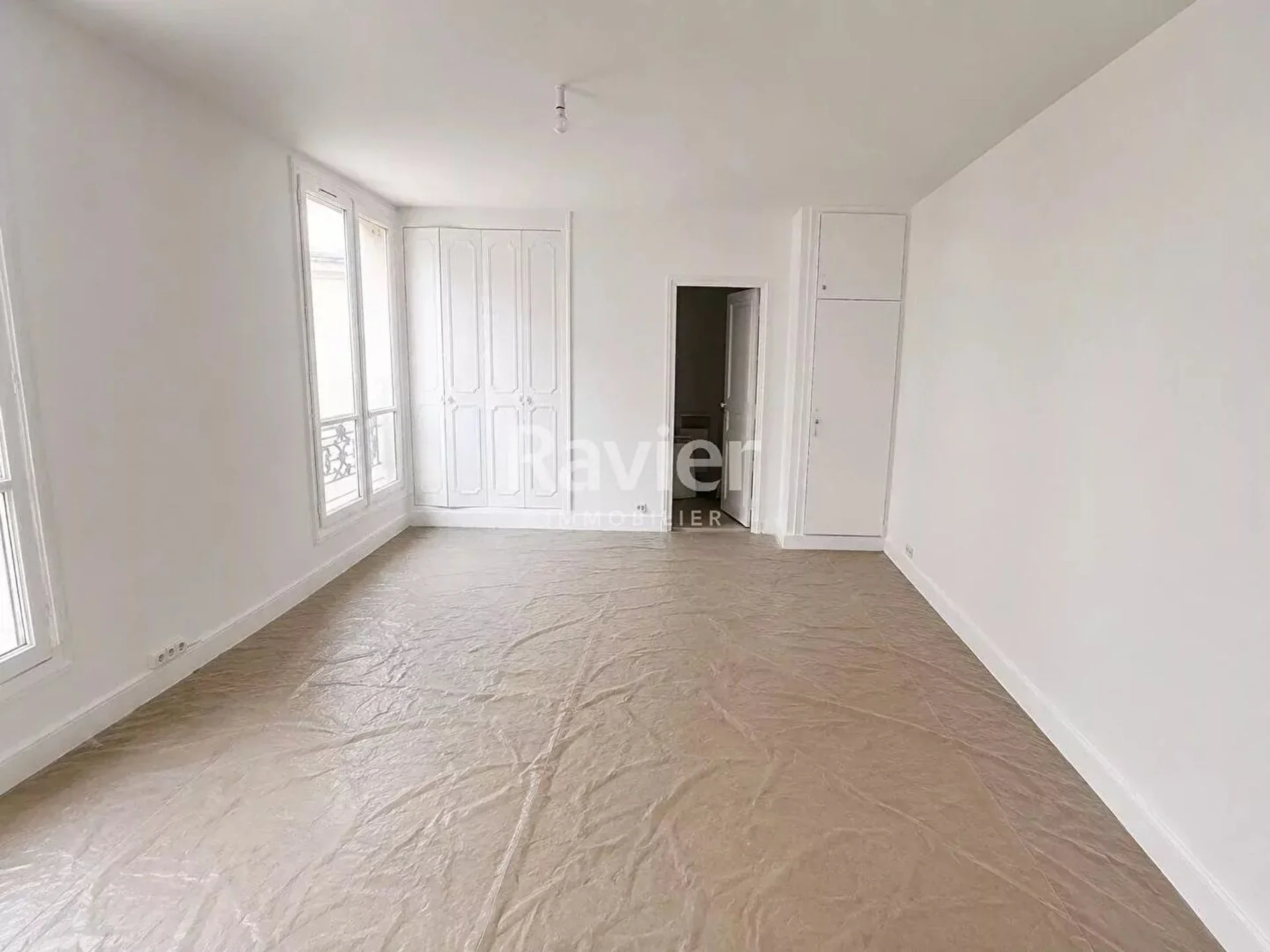 Flat Rue Littré in Paris