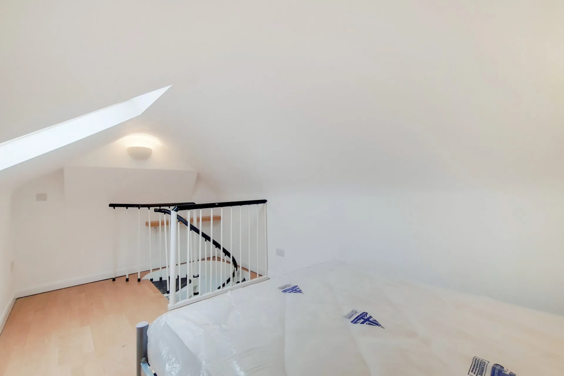 Flat Yewfield Road in Greater London