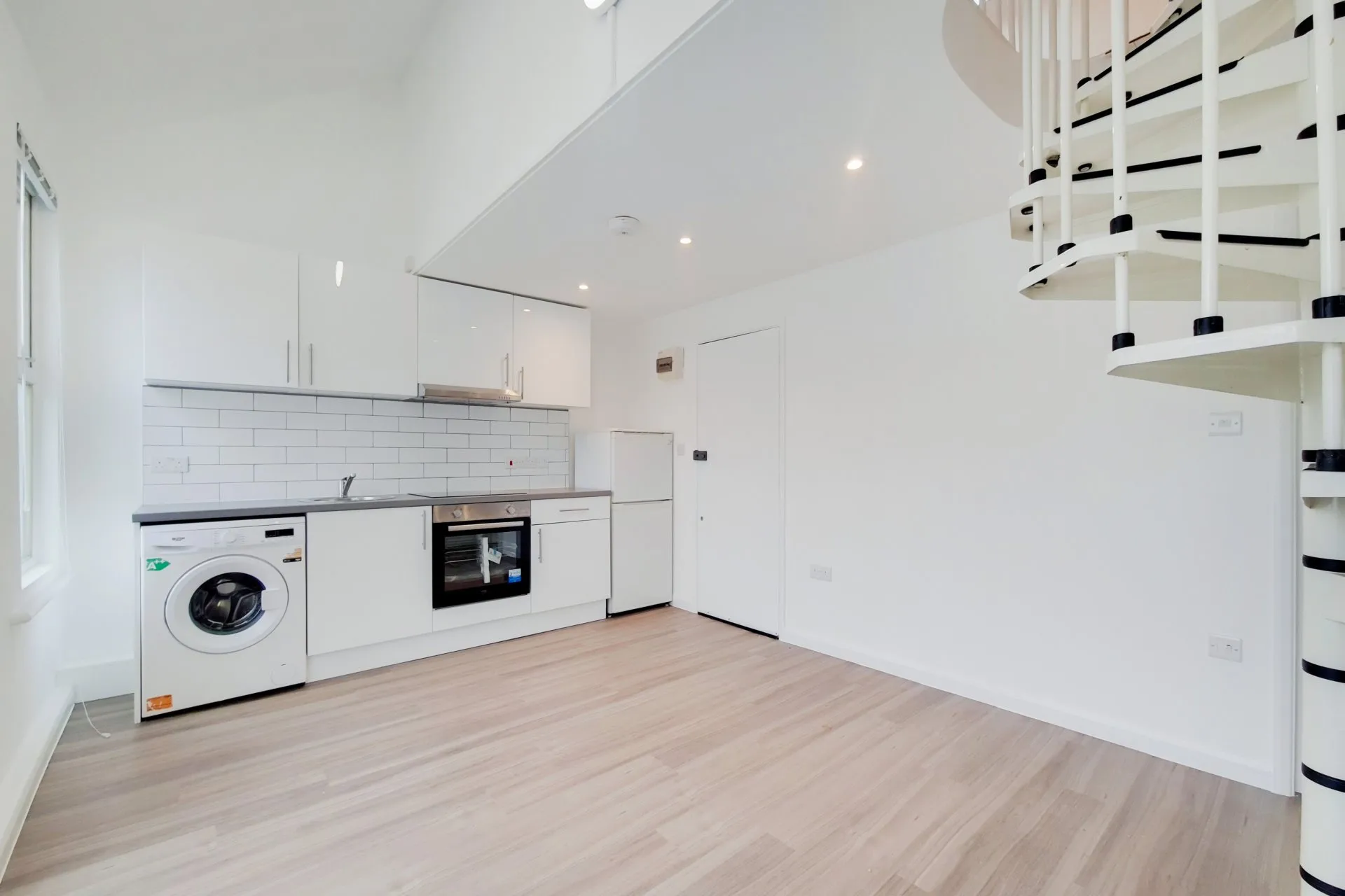 Flat Yewfield Road in Greater London