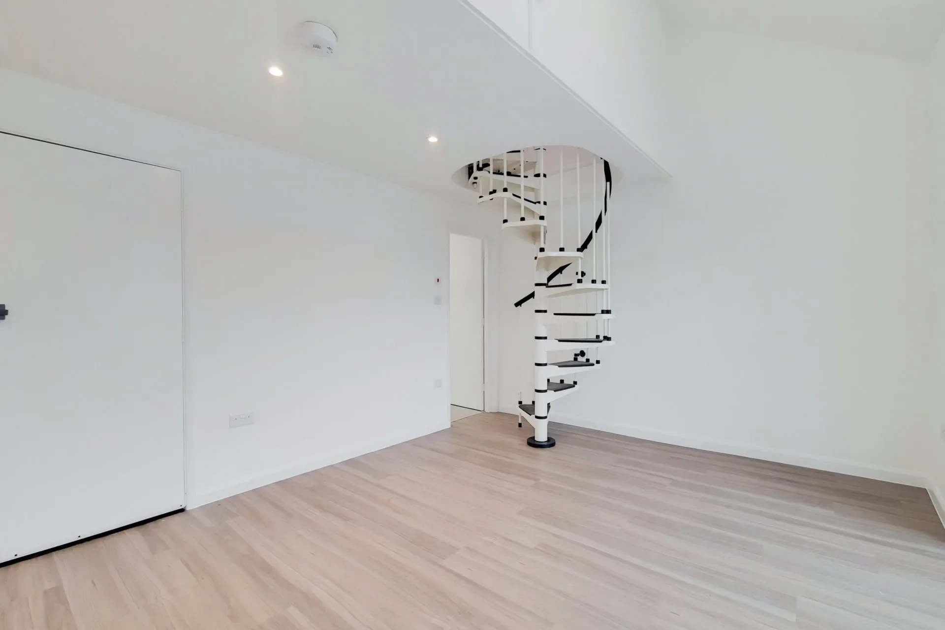 Flat Yewfield Road in Greater London