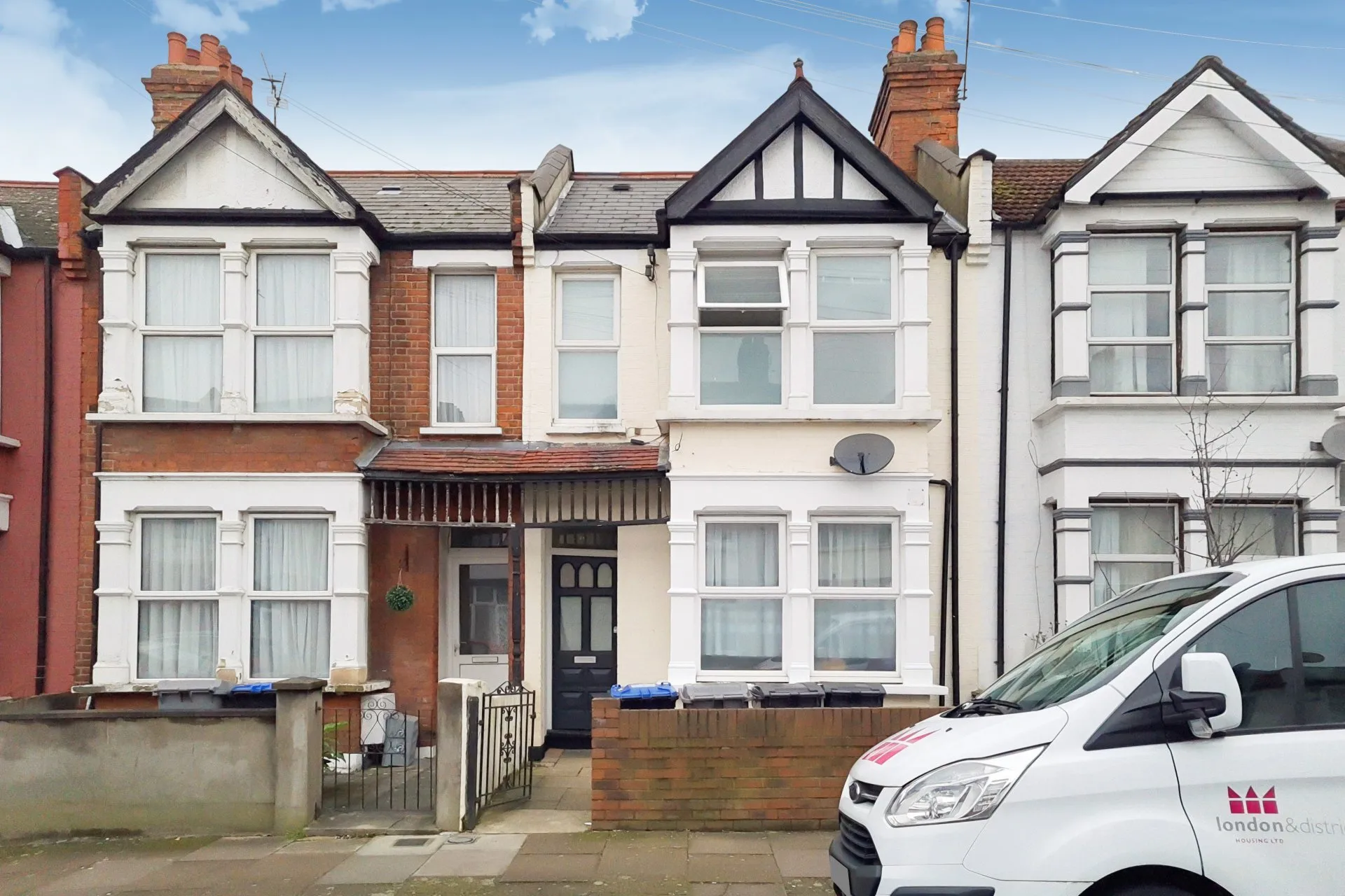 Flat Yewfield Road in Greater London