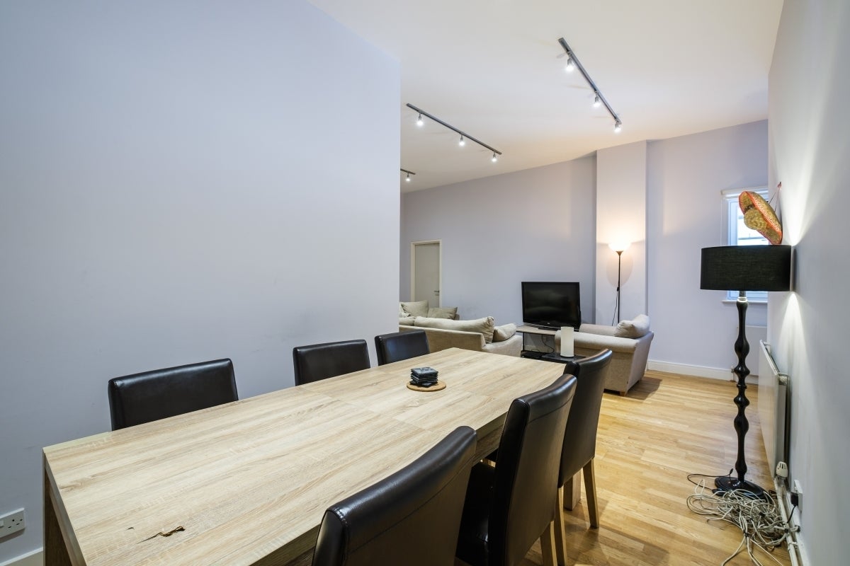 Flat Gainsford Street in Greater London