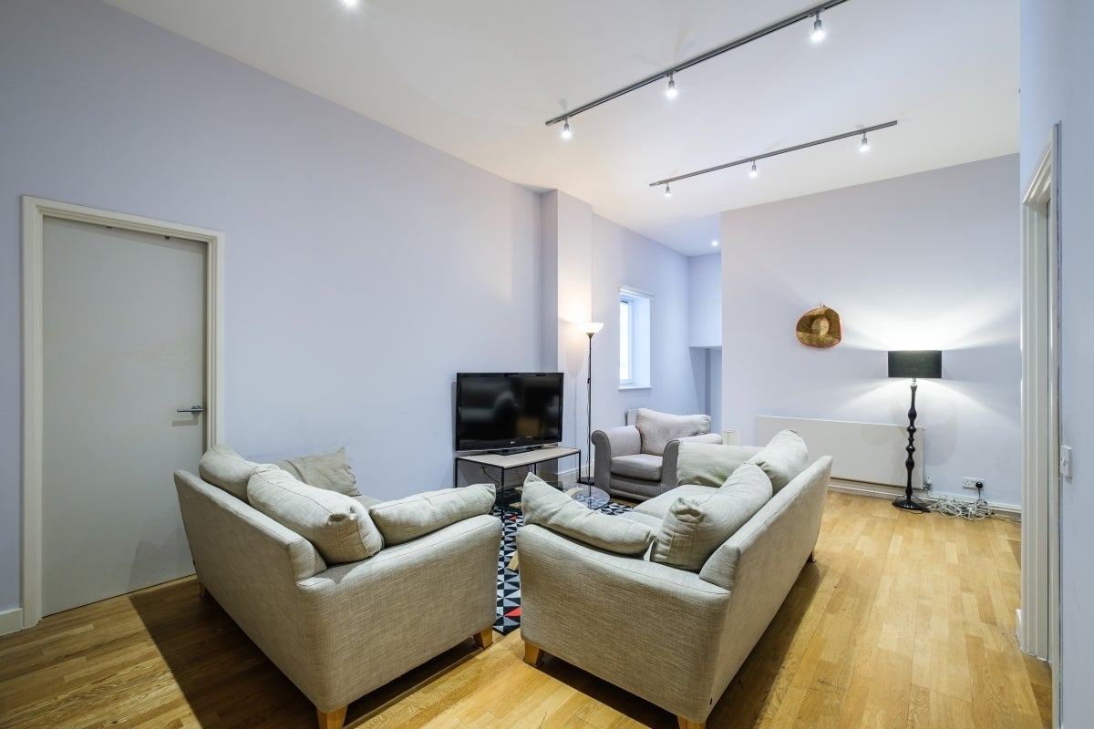 Flat Gainsford Street in Greater London
