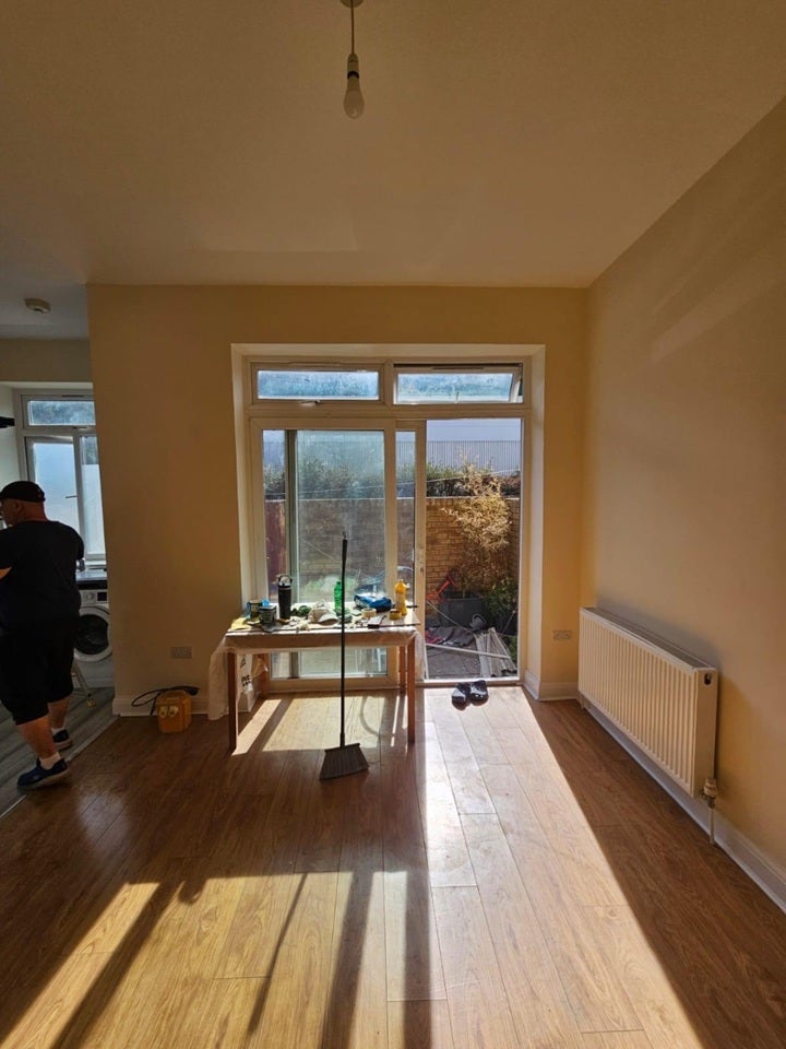 Flat Beavers Lane in Greater London