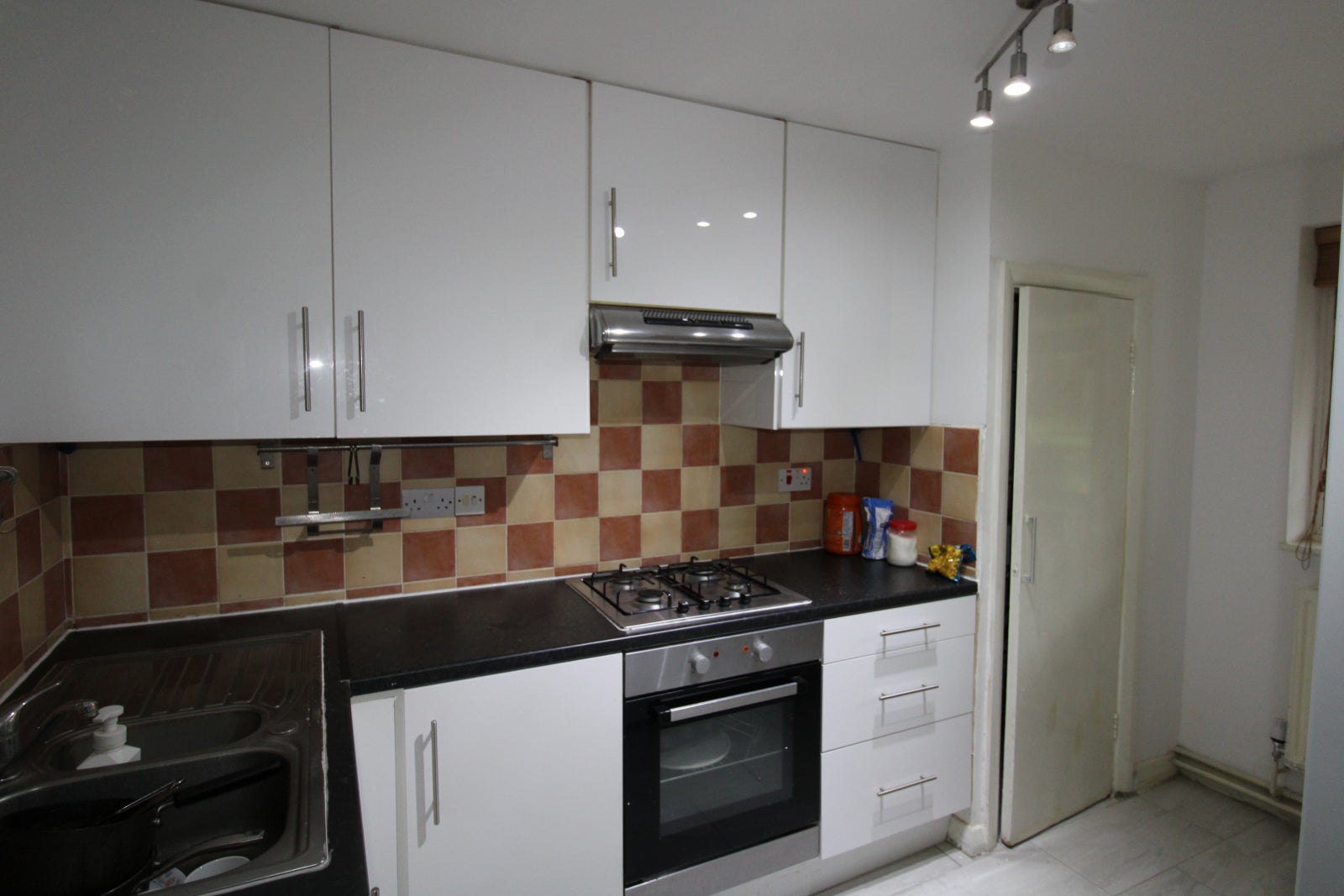 Flat Kensington Road in Greater London