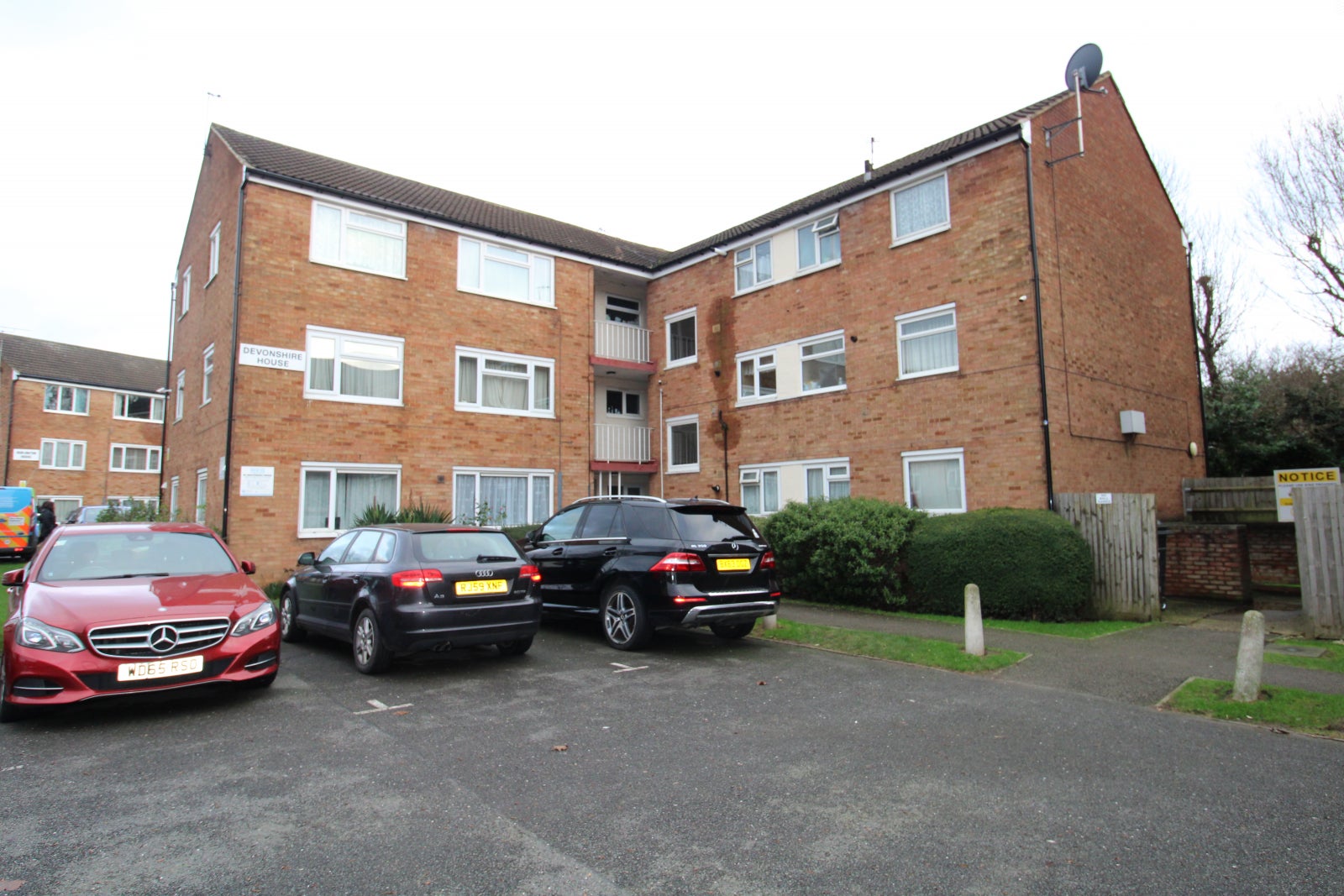 Flat Kensington Road in Greater London