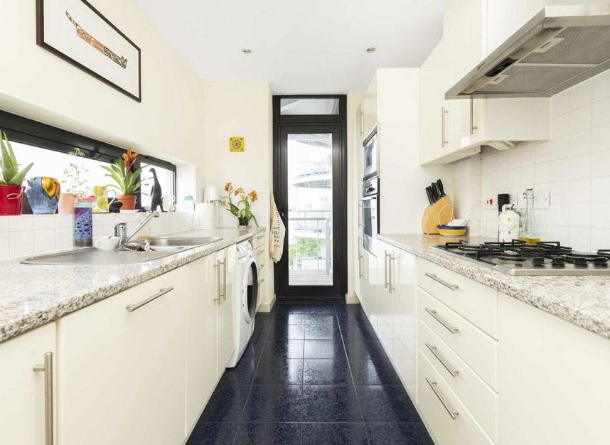 Flat Westferry Road in Greater London