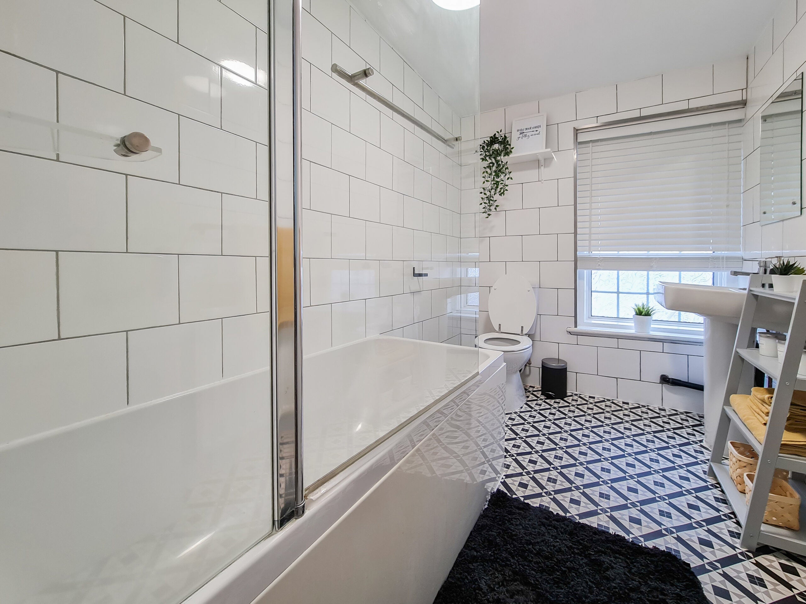 Room Kenton Road in Greater London