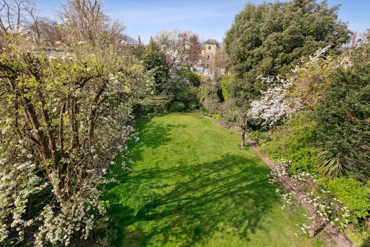 Flat Addison Road in Greater London