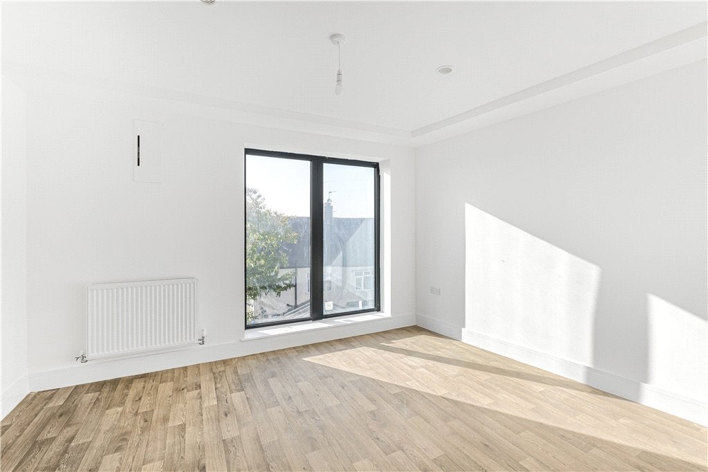 Flat London Road in Greater London