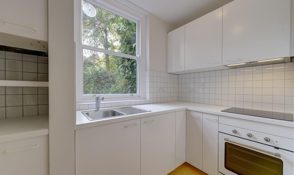 Flat Cathcart Road in Greater London