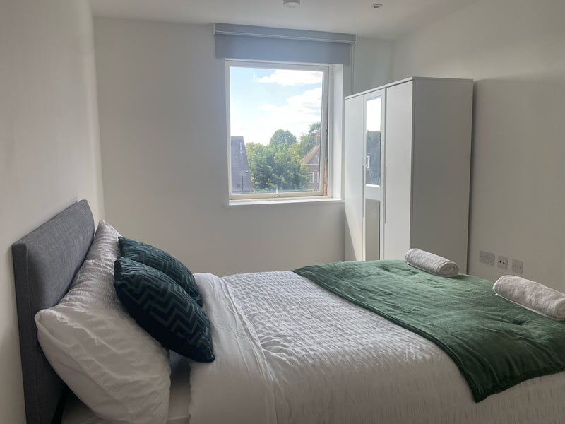 Room Hollydene in Greater London