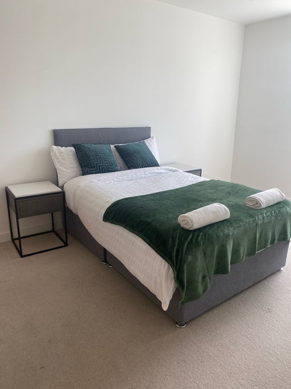 Room Hollydene in Greater London