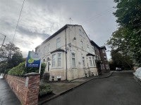 Flat Lowfield Grove in Hazel Grove