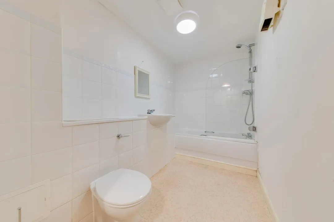 Flat Bingley Court in Canterbury