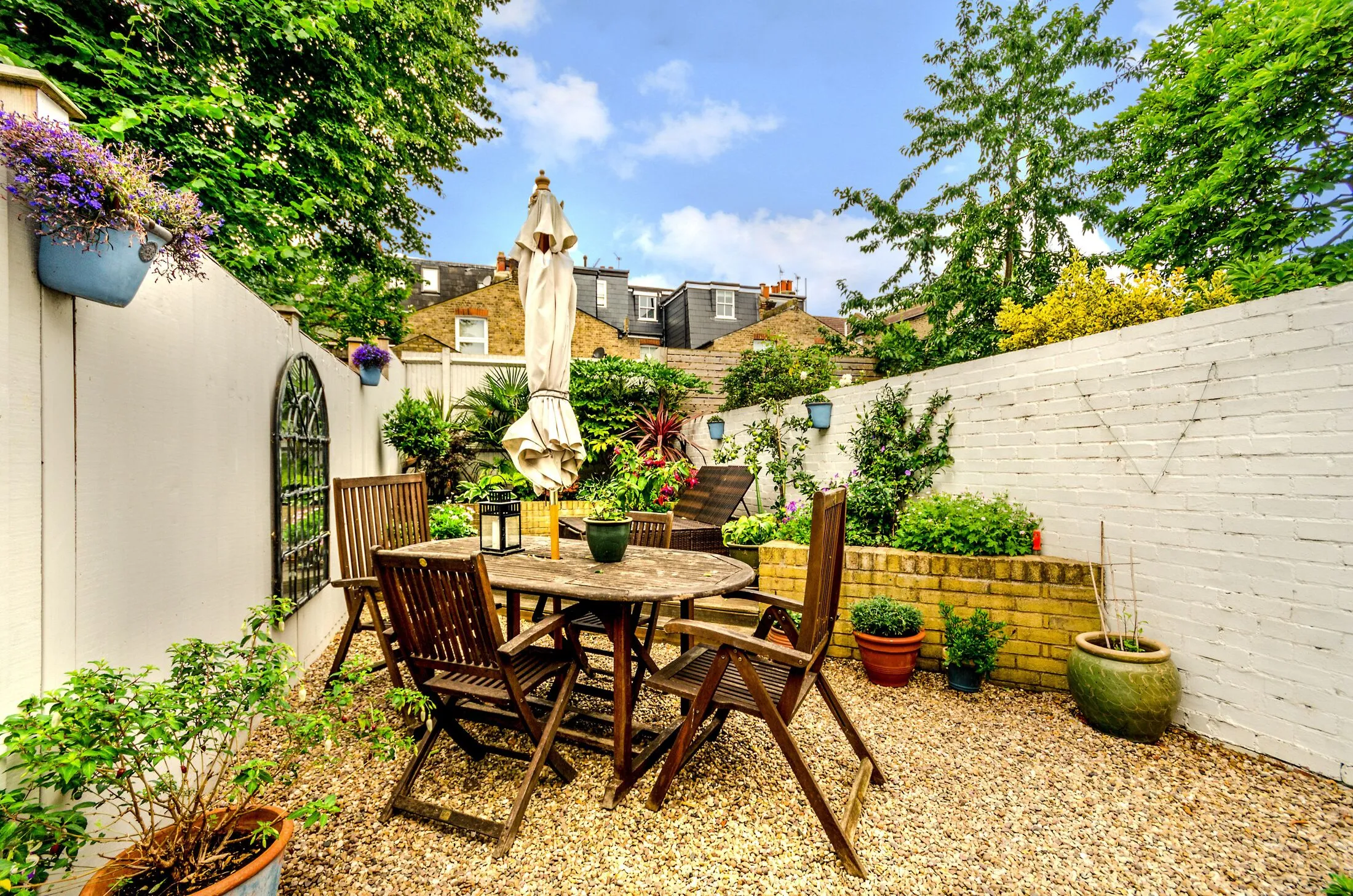 Flat Mexfield Road in Greater London